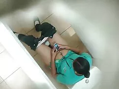 Soyunma türkçe altyazılı bakire porno odasında Alman kız